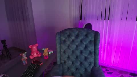 Snapshot of isabellefoxx chatting on 01.05.25 Isa online show from 01.05.25