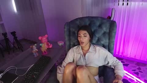 Snapshot of isabellefoxx chatting on 01.05.25 Isa online show from 01.05.25