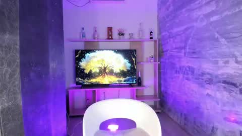 Snapshot of isabellefoxx chatting on 02.20.25 Isa online show from 02.20.25