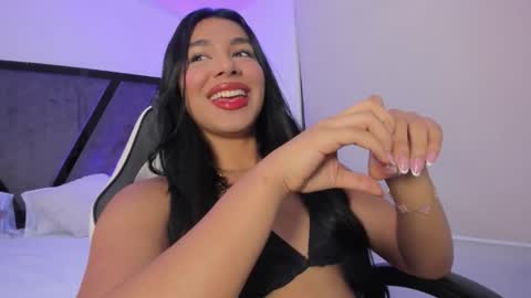 Snapshot of isabellefoxx chatting on 09.25.25 Isa online show from 09.25.25