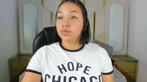 Snapshot of isabellrodriguez18 chatting on 11.08.25 isabellrodriguez18 online show from 11.08.25