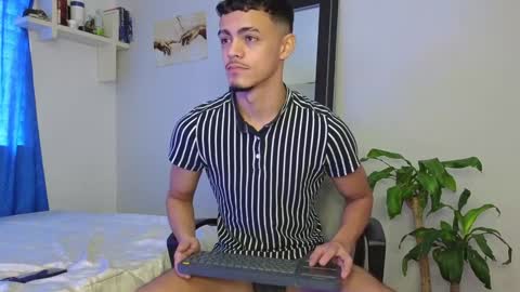 Snapshot of isaiashunt_ chatting on 12.03.24 isais hunt online show from 12.03.24