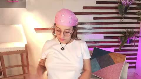 Snapshot of isamoon_ chatting on 07.18.26 Isa online show from 07.18.26
