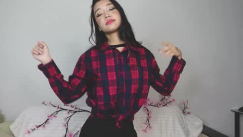 Snapshot of isauraangeletti chatting on 10.18.25 Selina online show from 10.18.25