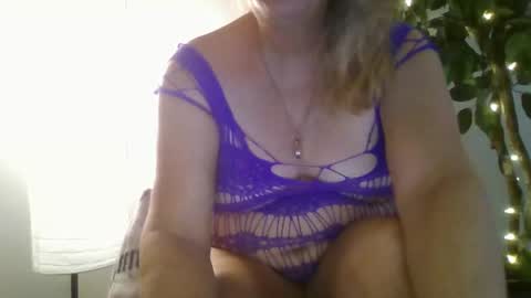 Snapshot of iseestarz420 chatting on 11.22.25 Iseestarz420 online show from 11.22.25