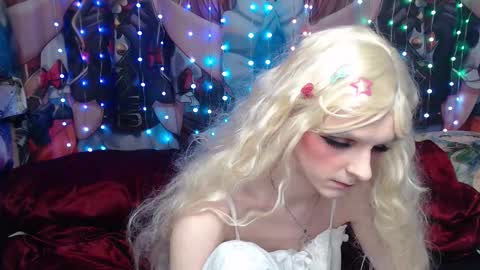 Snapshot of iselestias chatting on 02.25.26 Sele online show from 02.25.26