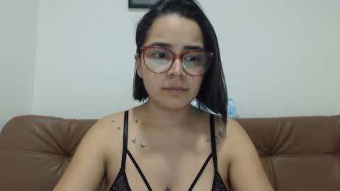 Snapshot of isemma chatting on 09.25.25 Emma online show from 09.25.25