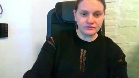 Snapshot of isingle_mom chatting on 11.19.25 isingle_mom online show from 11.19.25