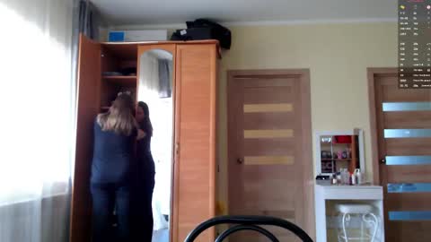 Snapshot of isingle_mom chatting on 04.22.26 isingle_mom online show from 04.22.26