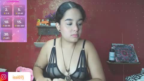 Snapshot of isis_blade chatting on 10.11.25 Isis Blade online show from 10.11.25