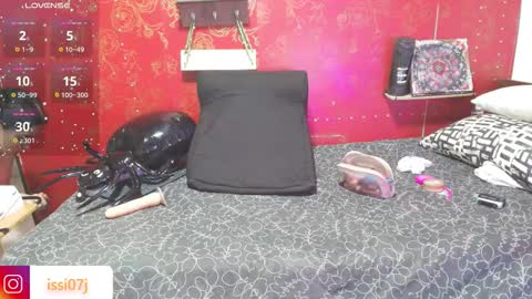 Snapshot of isis_blade chatting on 10.19.25 Isis Blade online show from 10.19.25