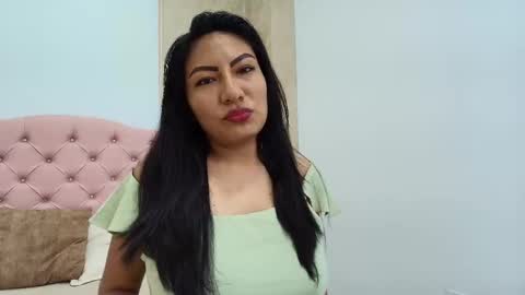 Isis Choi online show from 12.05.25