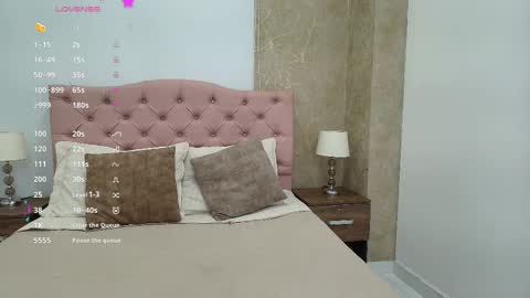 Isis Choi online show from 03.12.26