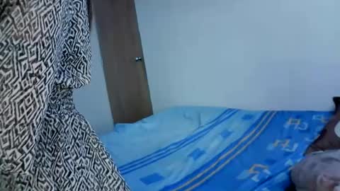 Snapshot of isis_pink chatting on 01.14.25 Alaya online show from 01.14.25