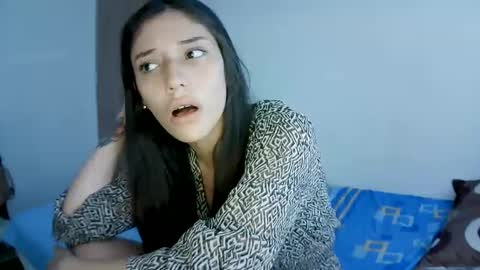 Snapshot of isis_pink chatting on 01.15.25 Alaya online show from 01.15.25