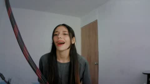 Snapshot of isis_pink chatting on 01.26.25 Alaya online show from 01.26.25