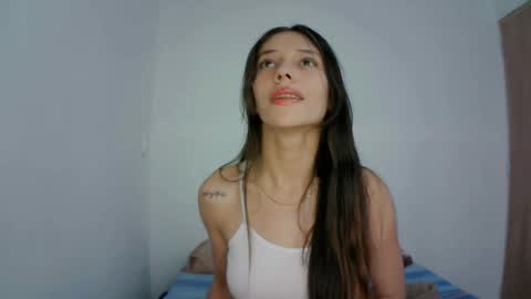 Snapshot of isis_pink chatting on 02.03.25 Alaya online show from 02.03.25