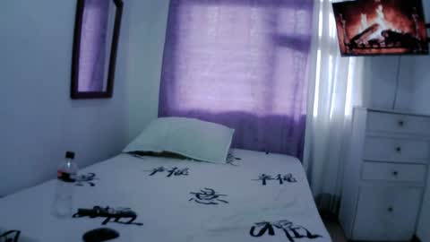 Snapshot of isis_pink chatting on 02.06.25 Alaya online show from 02.06.25