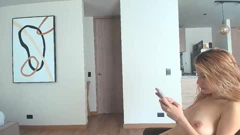 Snapshot of isis_pink chatting on 10.24.25 Alaya online show from 10.24.25