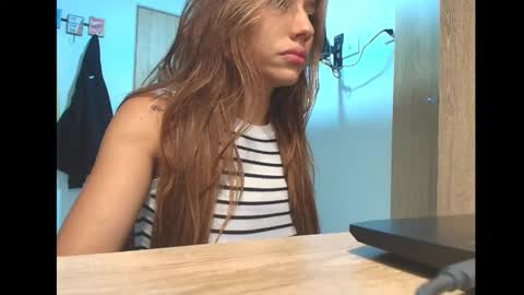 Snapshot of isis_pink chatting on 01.07.26 Alaya online show from 01.07.26