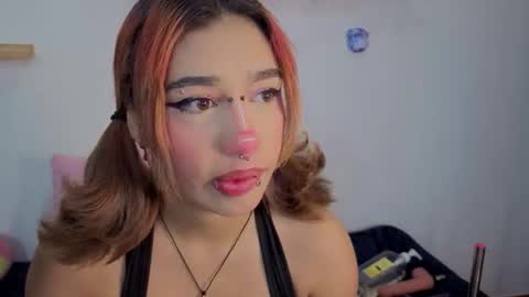 Snapshot of isisjones18 chatting on 11.02.25 Isisjones18 online show from 11.02.25