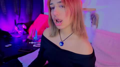 Snapshot of isisjones18 chatting on 11.22.25 Isisjones18 online show from 11.22.25