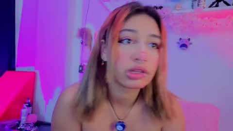 Snapshot of isisjones18 chatting on 11.27.25 Isisjones18 online show from 11.27.25