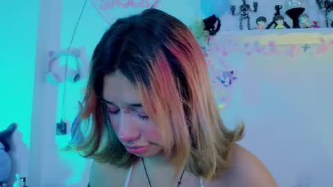 Snapshot of isisjones18 chatting on 12.22.25 Isisjones18 online show from 12.22.25