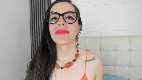 Isis Noir online show from 11.04.25