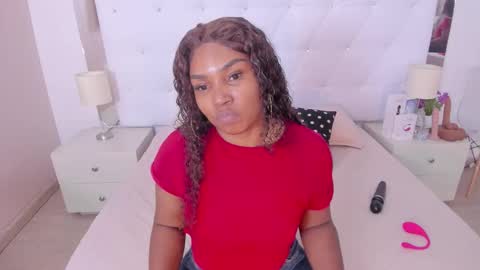 Snapshot of isla_scott chatting on 09.14.25 Vanessa online show from 09.14.25