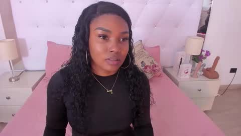 Snapshot of isla_scott chatting on 10.12.25 Vanessa online show from 10.12.25