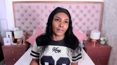 Snapshot of isla_scott chatting on 10.20.25 Vanessa online show from 10.20.25