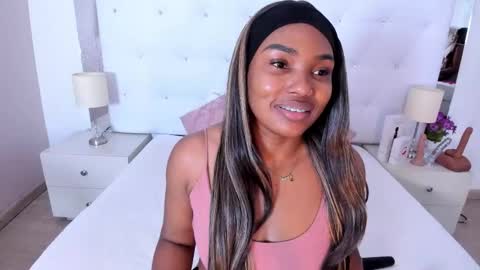 Snapshot of isla_scott chatting on 11.12.25 Vanessa online show from 11.12.25