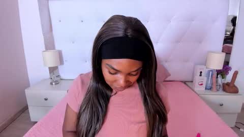 Snapshot of isla_scott chatting on 11.13.25 Vanessa online show from 11.13.25