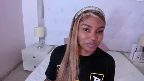 Snapshot of isla_scott chatting on 11.26.25 Vanessa online show from 11.26.25