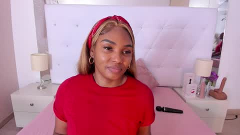 Snapshot of isla_scott chatting on 11.29.25 Vanessa online show from 11.29.25