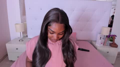 Snapshot of isla_scott chatting on 12.14.25 Vanessa online show from 12.14.25