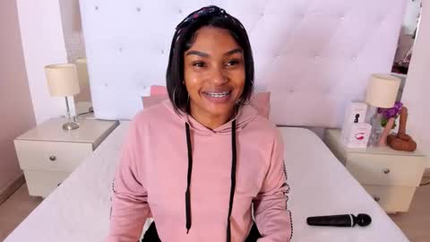 Snapshot of isla_scott chatting on 01.06.26 Vanessa online show from 01.06.26