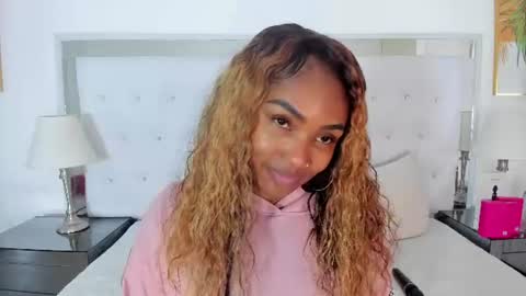 Snapshot of isla_scott chatting on 06.23.26 Vanessa online show from 06.23.26