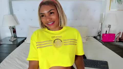 Snapshot of isla_scott chatting on 07.07.26 Vanessa online show from 07.07.26