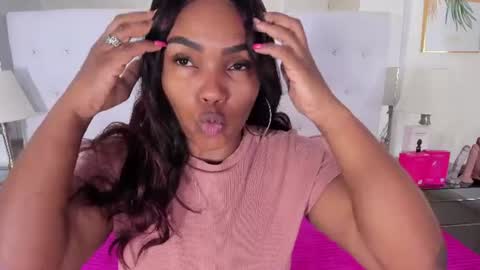 Snapshot of isla_scott chatting on 07.16.26 Vanessa online show from 07.16.26