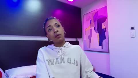 Snapshot of isla_stoones chatting on 10.18.25 isla stoones online show from 10.18.25