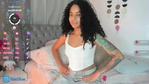 Isla Blue online show from 08.01.26