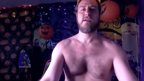 Snapshot of islanddudehawaii chatting on 11.05.25 IslandDudeHawaii online show from 11.05.25