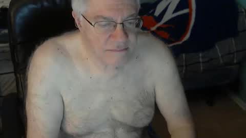 Snapshot of islesman22 chatting on 12.17.25 islesman22 online show from 12.17.25