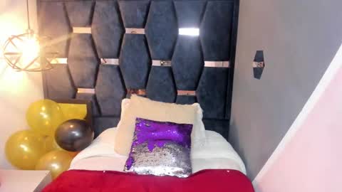 Snapshot of issa_milf__ chatting on 11.14.25 ISSA MILF online show from 11.14.25