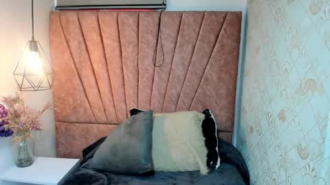 Snapshot of issa_milf__ chatting on 11.24.25 ISSA MILF online show from 11.24.25