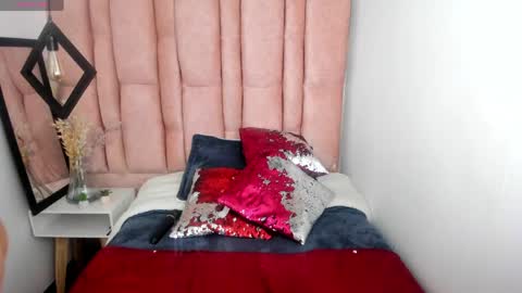 Snapshot of issa_milf__ chatting on 05.11.26 ISSA MILF online show from 05.11.26