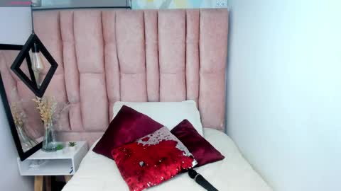 Snapshot of issa_milf__ chatting on 05.20.26 ISSA MILF online show from 05.20.26