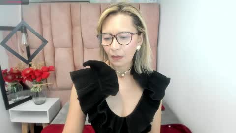 Snapshot of issa_milf__ chatting on 06.04.26 ISSA MILF online show from 06.04.26